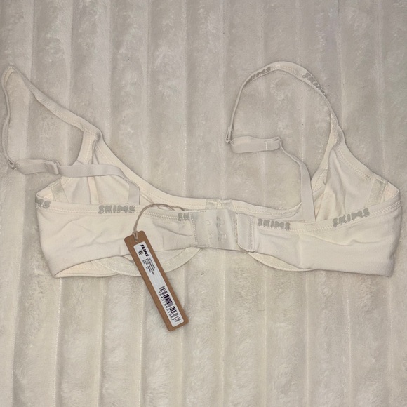 SKIMS Cream Underwire Bra - Picture 2 of 3